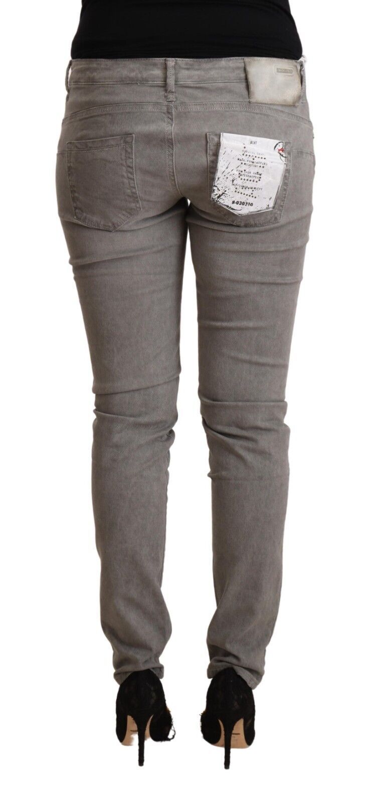 Acht Schlanke graue Skinny-Jeans mit niedriger Taille