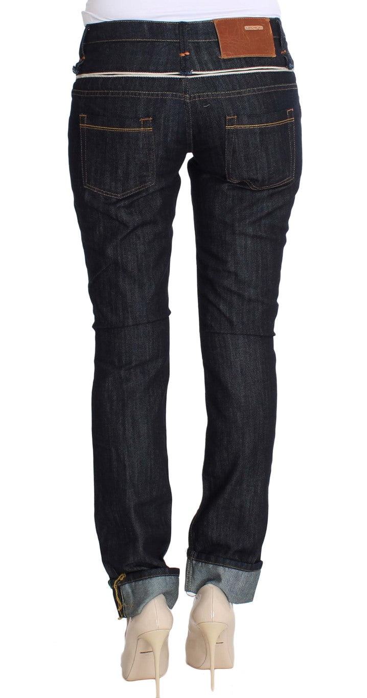 Acht Elegante dunkelblaue Jeans mit geradem Bein