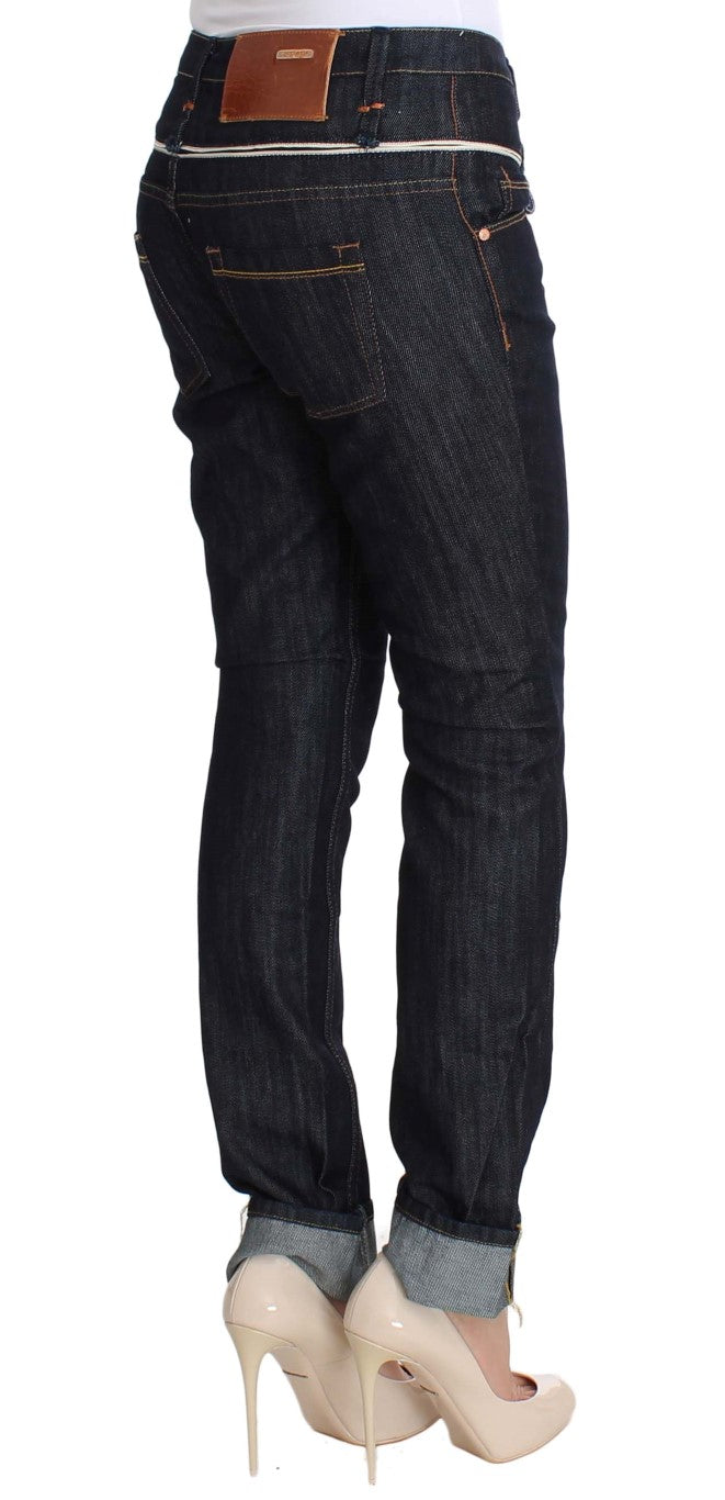 Acht Elegante dunkelblaue Jeans mit geradem Bein