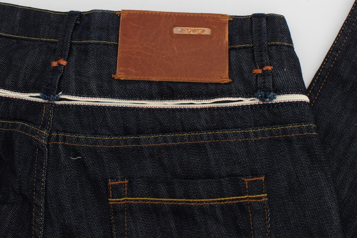 Acht Elegante dunkelblaue Jeans mit geradem Bein